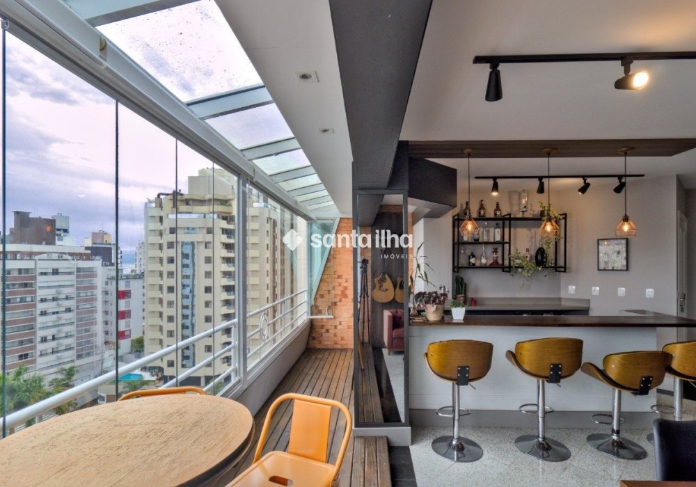 Apartamento à venda com 147m², 4 quartos, 1 suíte, 2 vagas no bairro Centro em Florianópolis - Foto 1