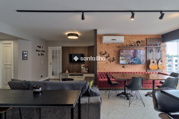 Apartamento à venda com 147m², 4 quartos, 1 suíte, 2 vagas no bairro Centro em Florianópolis