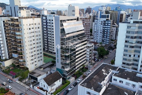 Apartamento à venda com 180m², 3 quartos, 2 suítes, 3 vagas no bairro Centro em Florianópolis