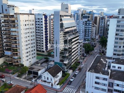 Apartamento à venda com 180m², 3 quartos, 2 suítes, 3 vagas no bairro Centro em Florianópolis - Foto 4
