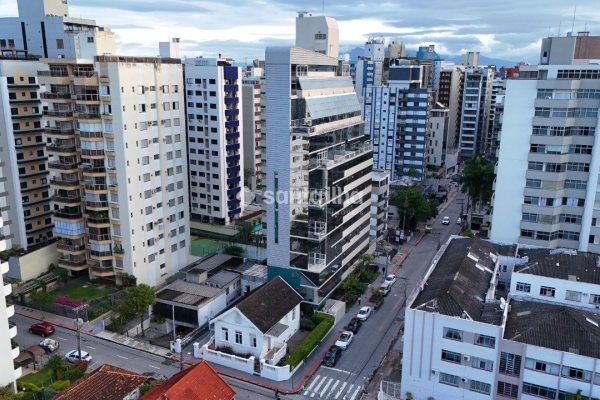 Apartamento à venda com 180m², 3 quartos, 2 suítes, 3 vagas no bairro Centro em Florianópolis