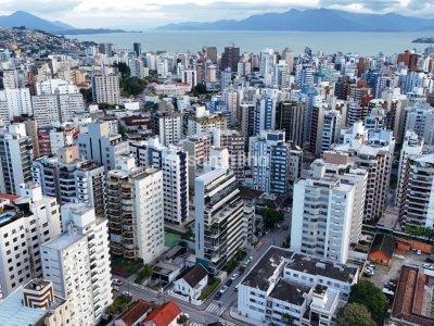 Apartamento à venda com 180m², 3 quartos, 2 suítes, 3 vagas no bairro Centro em Florianópolis - Foto 5