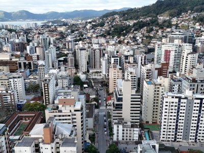 Apartamento à venda com 180m², 3 quartos, 2 suítes, 3 vagas no bairro Centro em Florianópolis - Foto 7