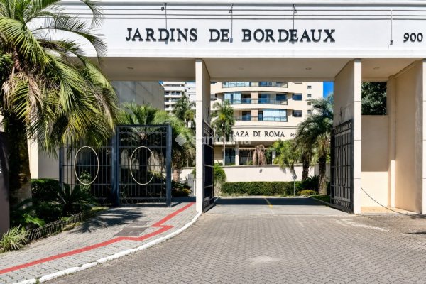 Apartamento à venda com 122m², 4 quartos, 2 suítes, 2 vagas no bairro Itacorubi em Florianópolis