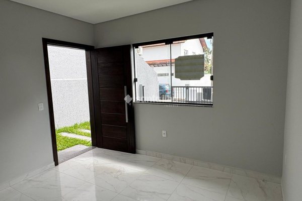 Casa à venda com 68m², 2 quartos, 1 suíte, 1 vaga no bairro Campeche em Florianópolis