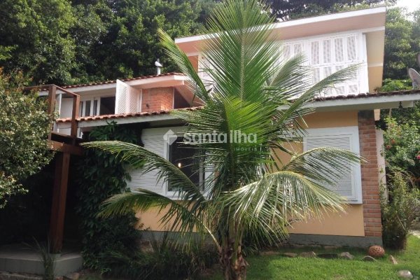 Casa à venda com 172m², 4 quartos, 2 suítes, 5 vagas no bairro Lagoa da Conceição em Florianópolis