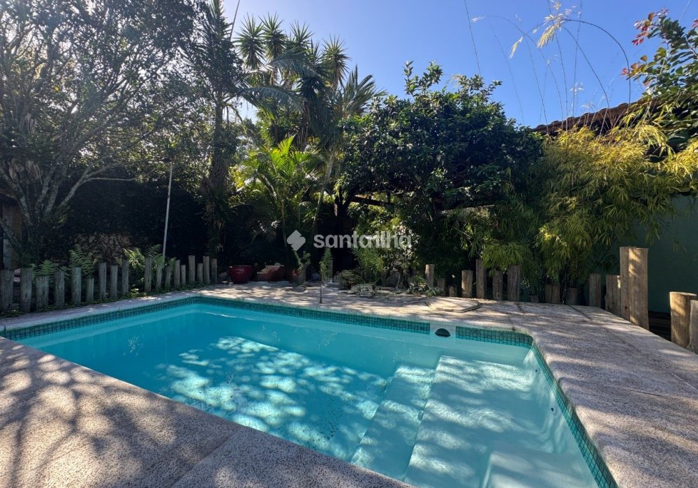 Casa à venda com 330m², 4 quartos, 2 suítes, 1 vaga no bairro Rio Tavares em Florianópolis - Foto 1