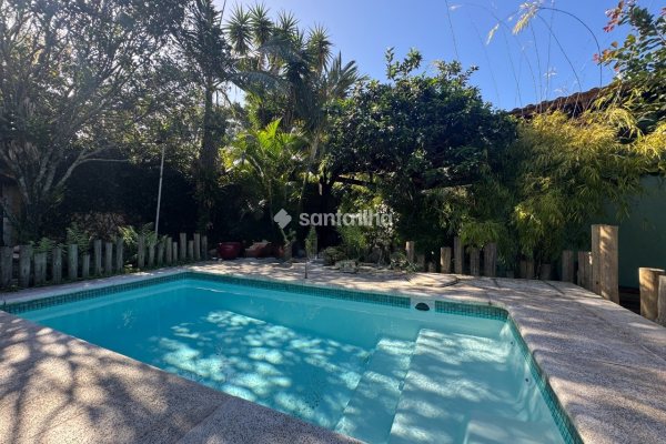 Casa à venda com 330m², 4 quartos, 2 suítes, 1 vaga no bairro Rio Tavares em Florianópolis