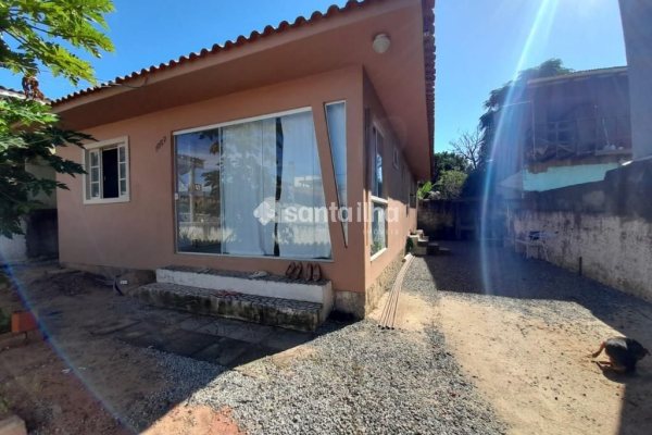 Casa à venda com 100m², 3 quartos, 4 vagas no bairro Campeche em Florianópolis
