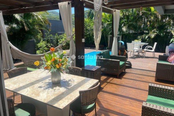 Casa em Condomínio para alugar com 350m², 3 quartos, 3 suítes, 2 vagas no bairro Rio Tavares em Florianópolis