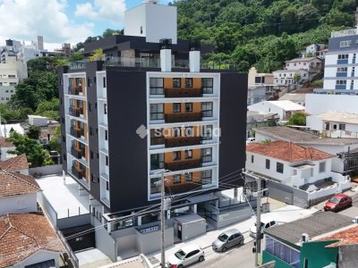 Apartamento à venda com 69m², 2 quartos, 2 suítes, 1 vaga no bairro Centro em Florianópolis - Foto 3