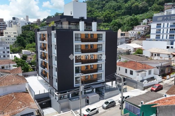 Apartamento à venda com 69m², 2 quartos, 2 suítes, 1 vaga no bairro Centro em Florianópolis