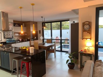 Casa à venda com 194m², 3 quartos, 1 suíte, 2 vagas no bairro Rio Tavares em Florianópolis - Foto 6