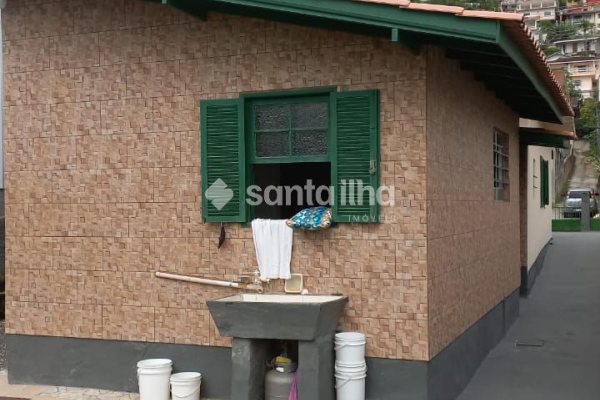 Casa à venda com 115m², 4 quartos, 3 vagas no bairro Costeira do Pirajubaé em Florianópolis