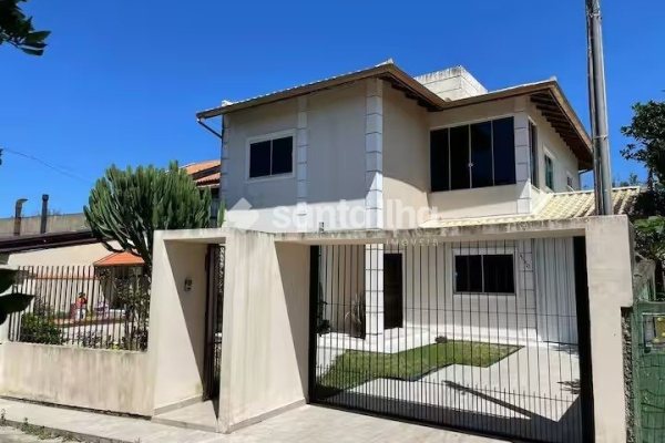 Casa para alugar com 180m², 4 quartos, 2 suítes, 3 vagas no bairro Campeche em Florianópolis