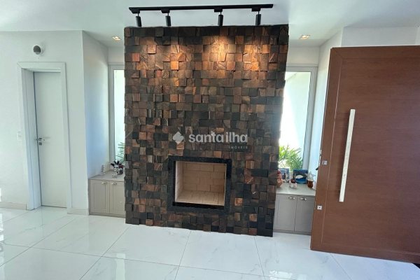 Casa em Condomínio à venda com 230m², 3 quartos, 3 suítes, 2 vagas no bairro Ingleses do Rio Vermelho em Florianópolis