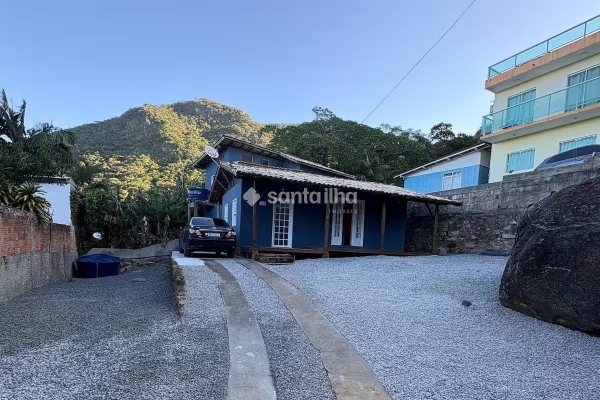 Casa para alugar ou comprar com 120m², 5 quartos, 1 suíte, 4 vagas no bairro Pântano do Sul em Florianópolis