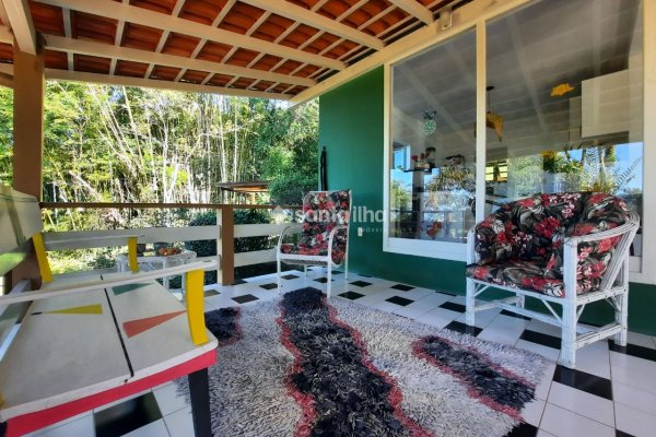 Casa à venda com 290m², 4 quartos, 1 suíte, 2 vagas no bairro Campeche em Florianópolis