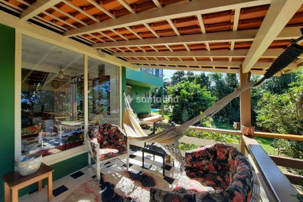 Casa à venda com 290m², 4 quartos, 1 suíte, 2 vagas no bairro Campeche em Florianópolis