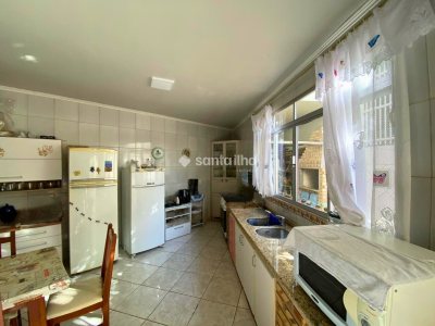 Casa à venda com 180m², 3 quartos, 1 suíte, 2 vagas no bairro Armação em Florianópolis - Foto 4