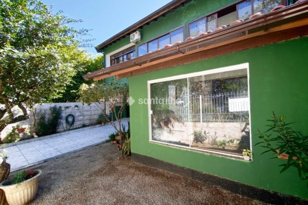 Casa à venda com 230m², 4 quartos, 1 suíte, 2 vagas no bairro Tapera em Florianópolis