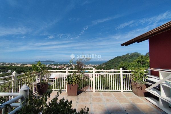 Casa à venda com 120m², 2 quartos, 1 suíte, 2 vagas no bairro Morro das Pedras em Florianópolis