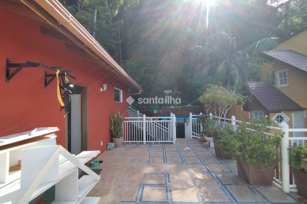 Casa à venda com 120m², 2 quartos, 1 suíte, 2 vagas no bairro Morro das Pedras em Florianópolis