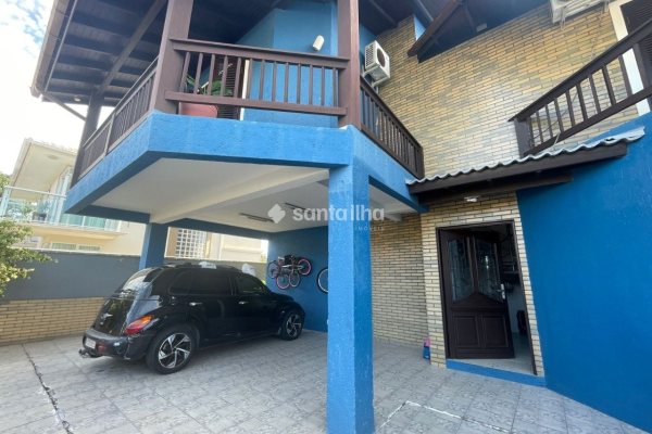 Casa à venda com 305m², 5 quartos, 2 suítes, 4 vagas no bairro Campeche em Florianópolis