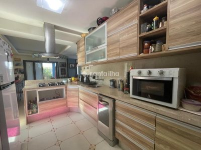 Casa à venda com 305m², 5 quartos, 2 suítes, 4 vagas no bairro Campeche em Florianópolis - Foto 22