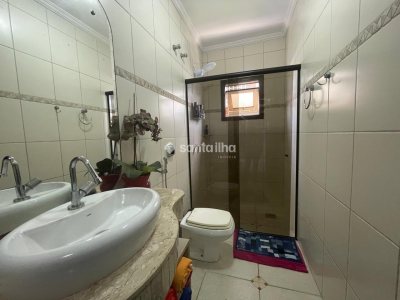 Casa à venda com 305m², 5 quartos, 2 suítes, 4 vagas no bairro Campeche em Florianópolis - Foto 41