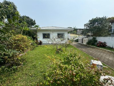 Casa à venda com 135m², 4 quartos, 1 suíte, 4 vagas no bairro Morro das Pedras em Florianópolis - Foto 2