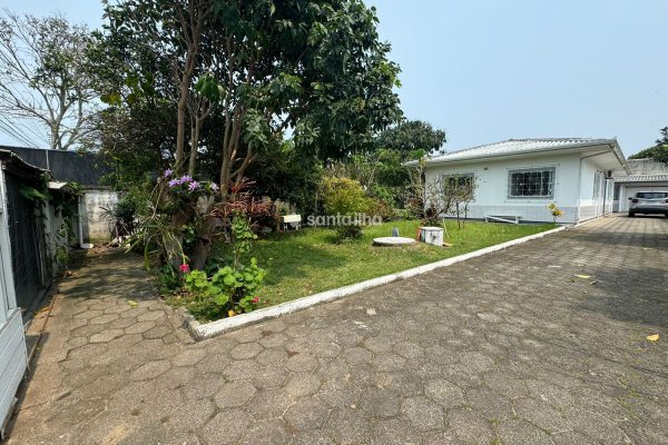 Casa à venda com 135m², 4 quartos, 1 suíte, 4 vagas no bairro Morro das Pedras em Florianópolis