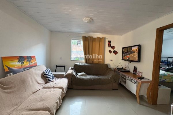 Casa à venda com 80m², 3 quartos, 1 vaga no bairro Campeche em Florianópolis