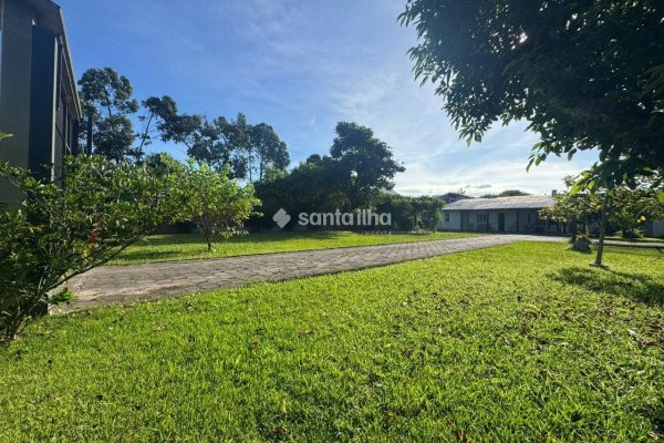 Terreno à venda com 1.035m² no bairro Campeche em Florianópolis