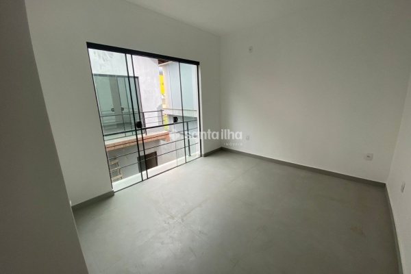 Casa à venda com 85m², 2 quartos, 2 suítes, 1 vaga no bairro Rio Tavares em Florianópolis