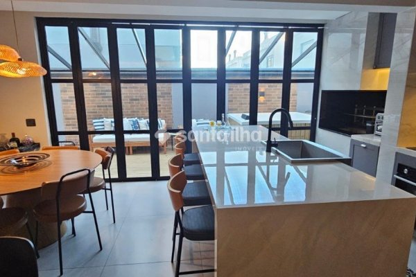 Casa à venda com 144m², 3 quartos, 3 suítes, 2 vagas no bairro Campeche em Florianópolis