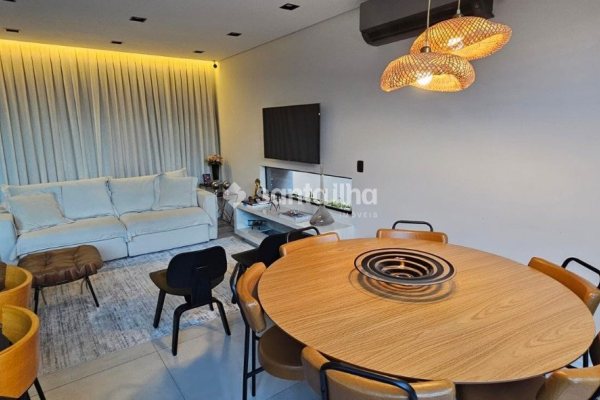 Casa à venda com 144m², 3 quartos, 3 suítes, 2 vagas no bairro Campeche em Florianópolis
