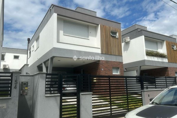 Casa à venda com 144m², 3 quartos, 3 suítes, 2 vagas no bairro Campeche em Florianópolis