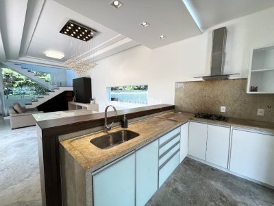 Casa em Condomínio para alugar com 576m², 3 quartos, 2 suítes, 4 vagas no bairro Morro das Pedras em Florianópolis - Foto 11