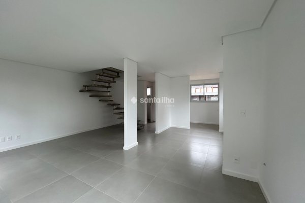Casa em Condomínio à venda com 96m², 3 quartos, 1 suíte, 1 vaga no bairro Morro das Pedras em Florianópolis