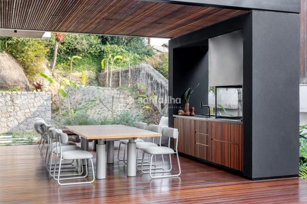 Casa em Condomínio à venda com 484m², 3 quartos, 3 suítes, 4 vagas no bairro Cacupé em Florianópolis