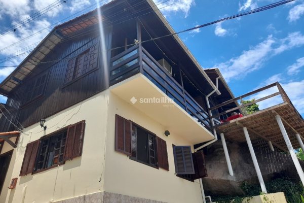 Casa à venda com 170m², 3 quartos, 1 vaga no bairro Caeira da Barra do Sul em Florianópolis