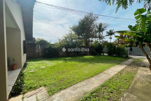 Casa à venda com 100m², 2 quartos, 1 suíte, 2 vagas no bairro Campeche em Florianópolis