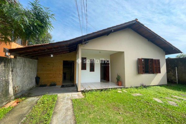 Casa à venda com 100m², 2 quartos, 1 suíte, 2 vagas no bairro Campeche em Florianópolis