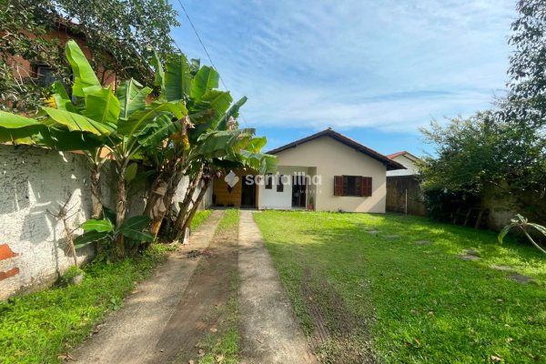 Casa à venda com 100m², 2 quartos, 1 suíte, 2 vagas no bairro Campeche em Florianópolis