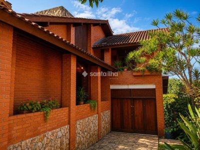 Casa à venda com 178m², 3 quartos, 1 suíte, 2 vagas no bairro Cacupé em Florianópolis - Foto 2