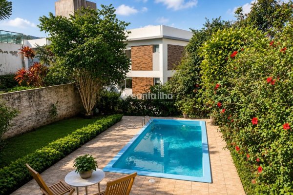 Casa à venda com 178m², 3 quartos, 1 suíte, 2 vagas no bairro Cacupé em Florianópolis