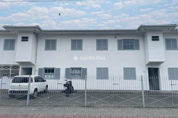 Casa à venda com 390m², 14 quartos, 8 vagas no bairro Campeche em Florianópolis
