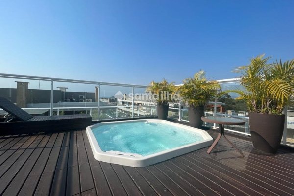 Cobertura para alugar com 196m², 3 quartos, 2 suítes, 2 vagas no bairro Campeche em Florianópolis