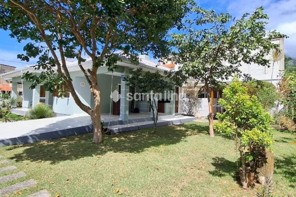 Casa à venda com 130m², 3 quartos, 1 suíte, 2 vagas no bairro Campeche em Florianópolis
